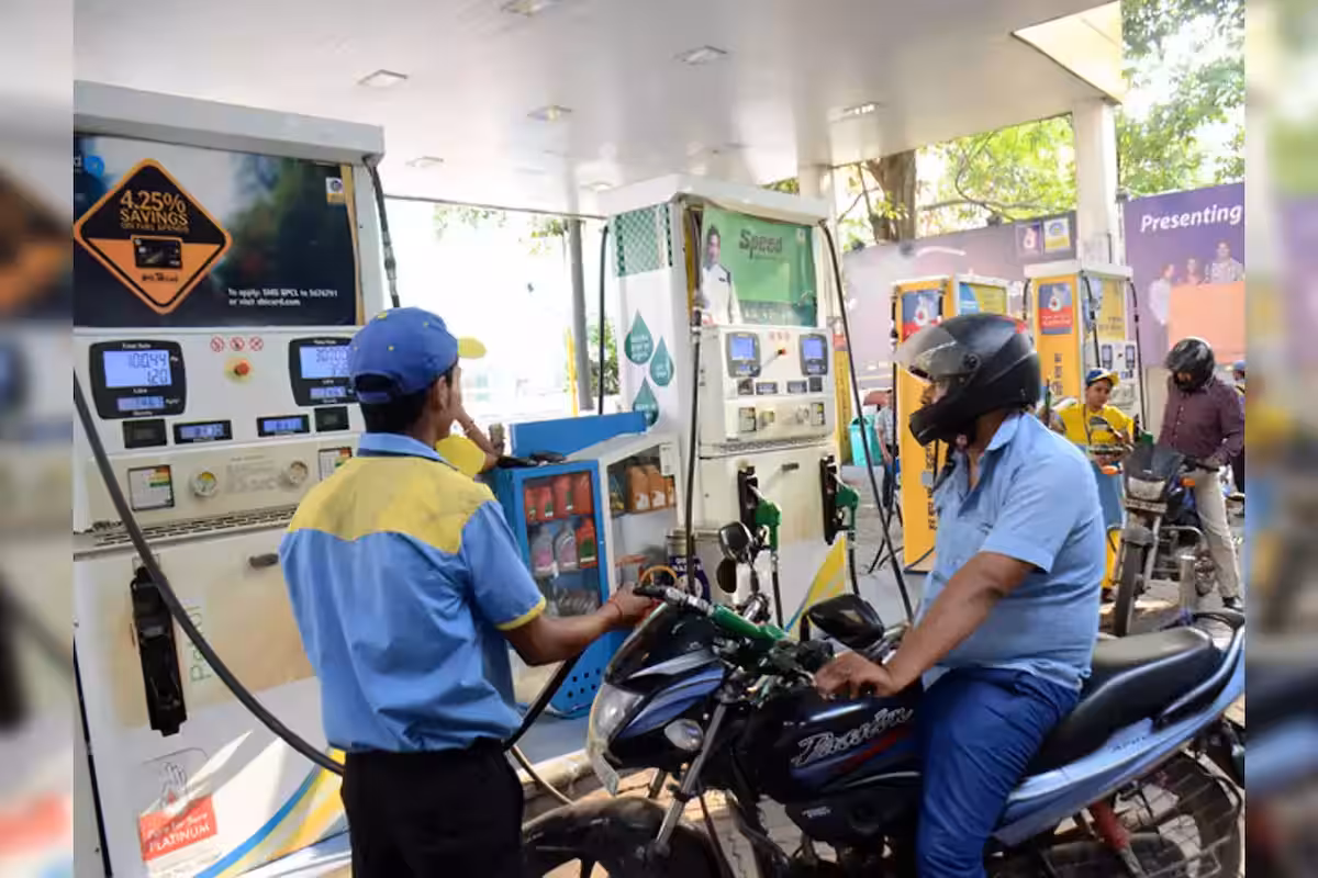 பெட்ரோல், டீசல் வாகனத்துக்கு தடை நவம்பரில் அமலாகும் என முதல்வர் ரேகா தகவல்