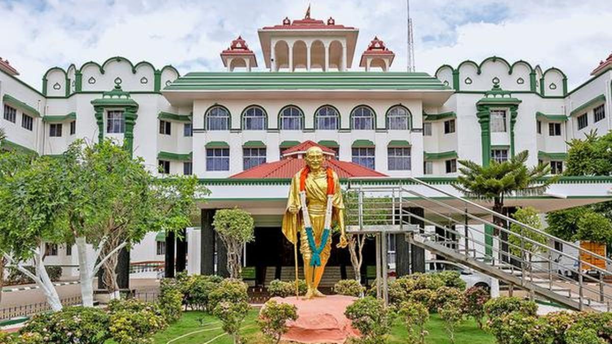 மதுரை அழகர் கோவிலில் கட்டப்படும் வணிக கட்டுமானங்களுக்கு இடைக்கால தடை