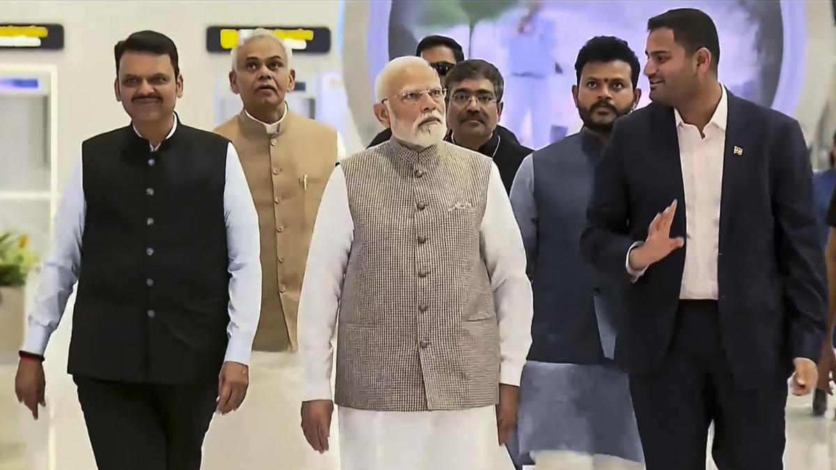 ரூ.19,650 கோடி மதிப்பில் புதிய விமான நிலையம்- பிரதமர் மோடி திறந்து வைத்தார்