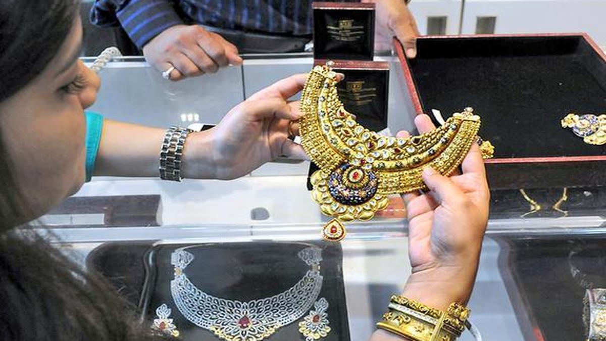 புதிய உச்சம் தொட்ட தங்கம் விலை: ஒரு சவரன் 1 லட்ச ரூபாயைத் தாண்டியது