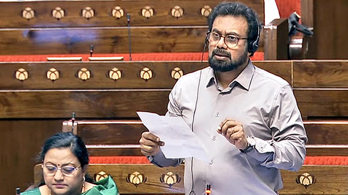 ரூபாய் நோட்டுகளில் காந்தி படத்தை நீக்க திட்டம்- மார்க்சிஸ்ட் எம்.பி குற்றச்சாட்டு