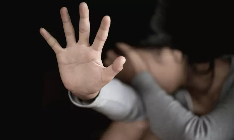 இரவில் நடந்து சென்ற பள்ளி மாணவிக்கு பாலியல் தொல்லை: தலைமறைவான ஆட்டோ ஓட்டுனர்