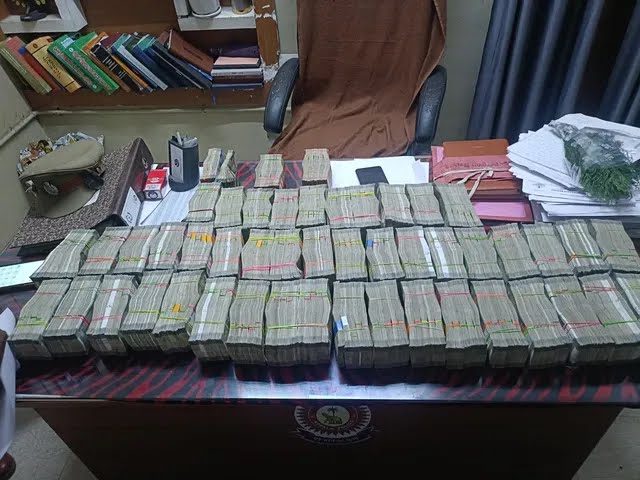 கணவர்-மனைவி காரில் கடத்திய ரூ.1 கோடி ஹாவாலா பணம் : அரசியல்வாதியின் பணமா? என விசாரணை